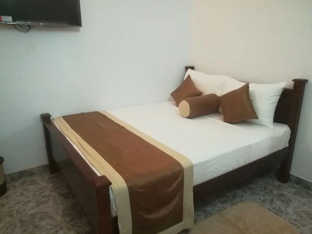 City Royal White Tourist Rest