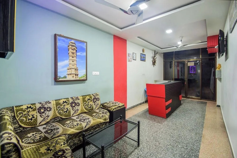 Oyo 29879 Hotel Midtown
