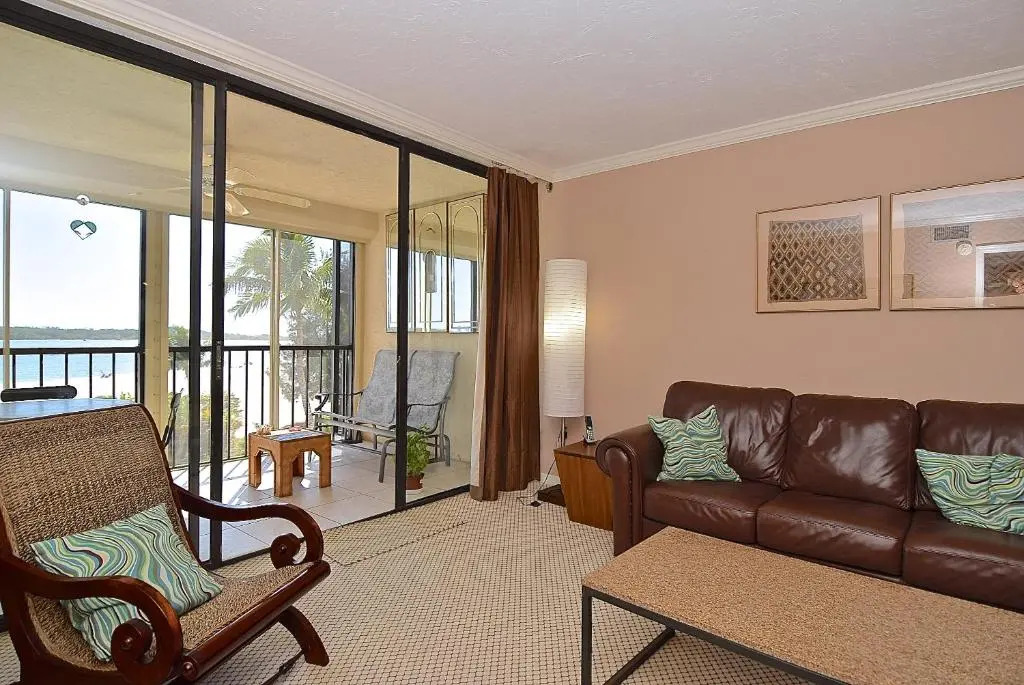 Islands End 302, 2 Bedrooms, Sleeps 6, Heated Pool, Beach Front, Elevator