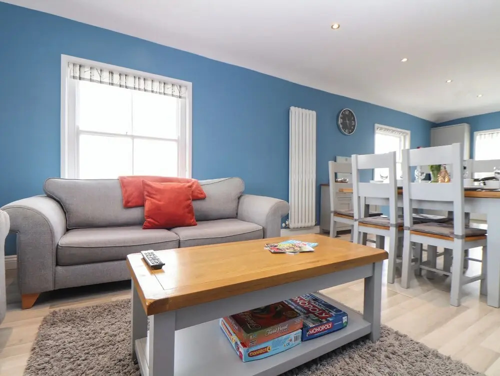 Flat 2 Niles Place