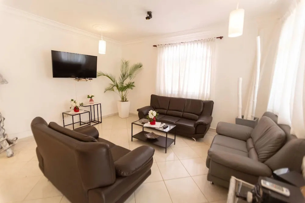 Private 6 Bedroom Villa Great for Parties