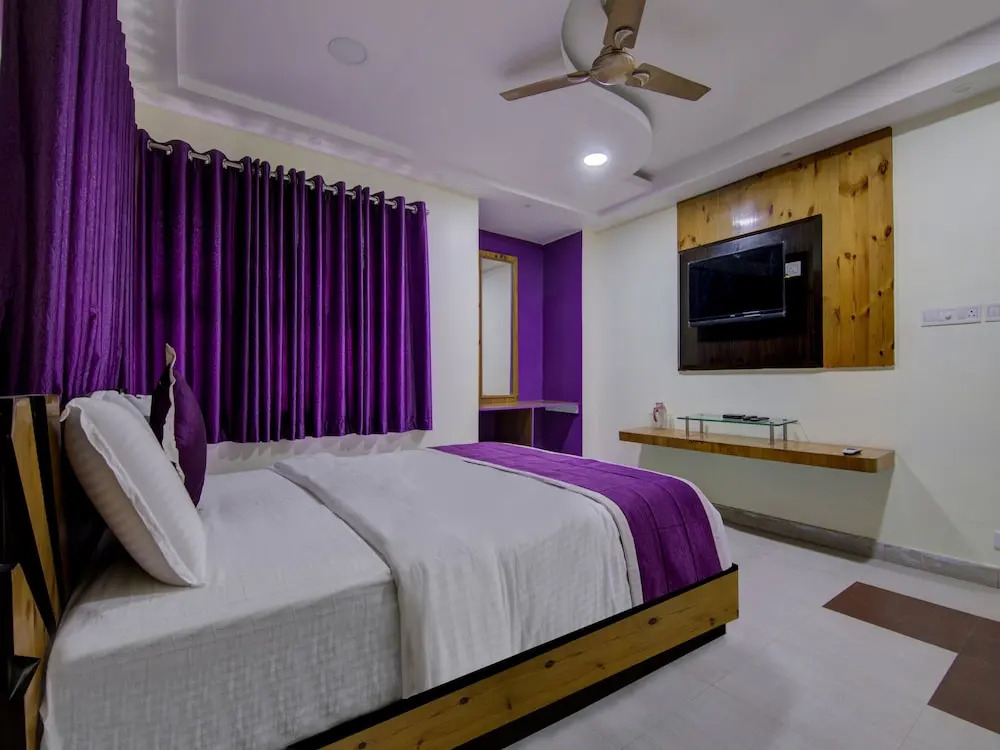 OYO 12812 Four Seasons Villa