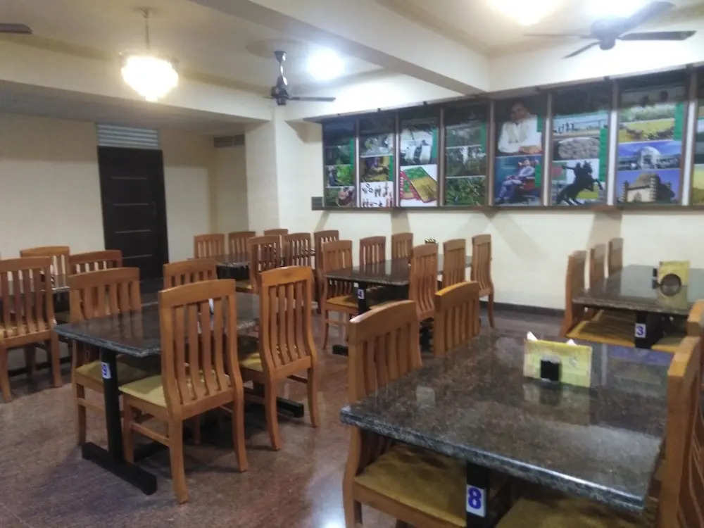 J K Inn Hotel - Urban Express