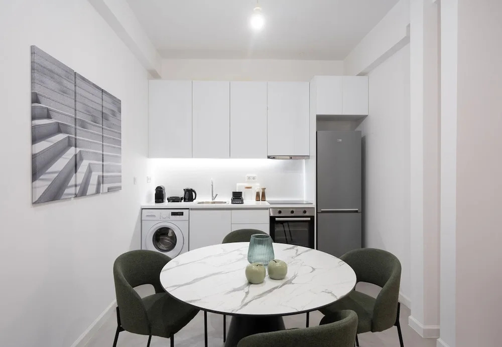 LIV - Comfortable Stylish Escape in Pagrati