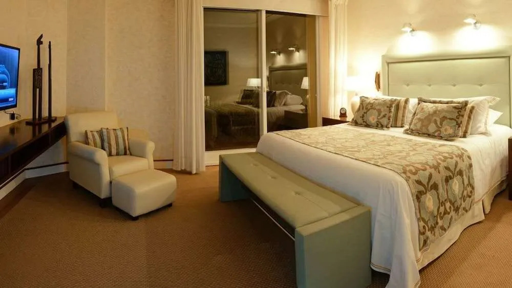 Victoria Fields Hotel & Resort