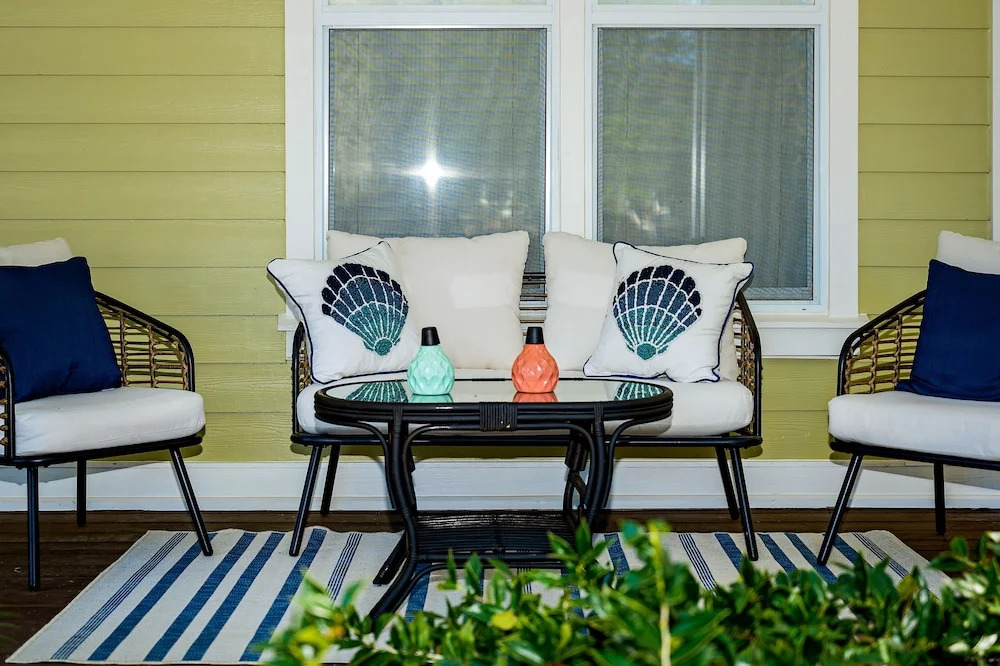 1352 Laurel Grove 3 Bedroom Home by RedAwning