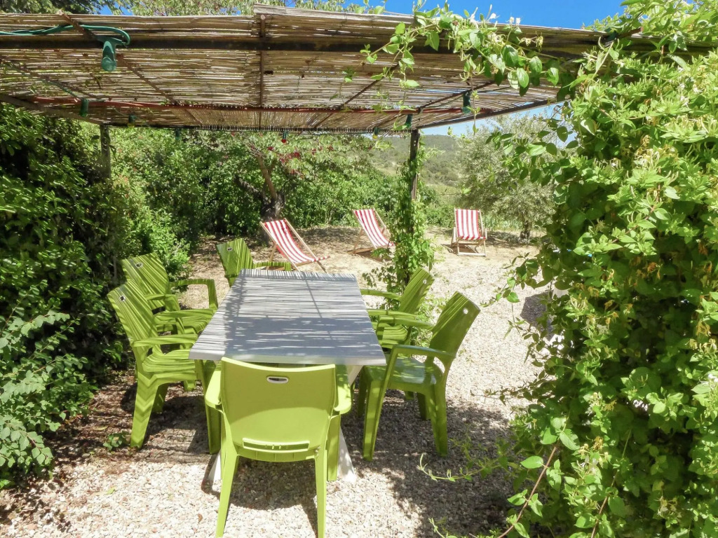 Charming Holiday Home in La Caunette with Swimming Pool