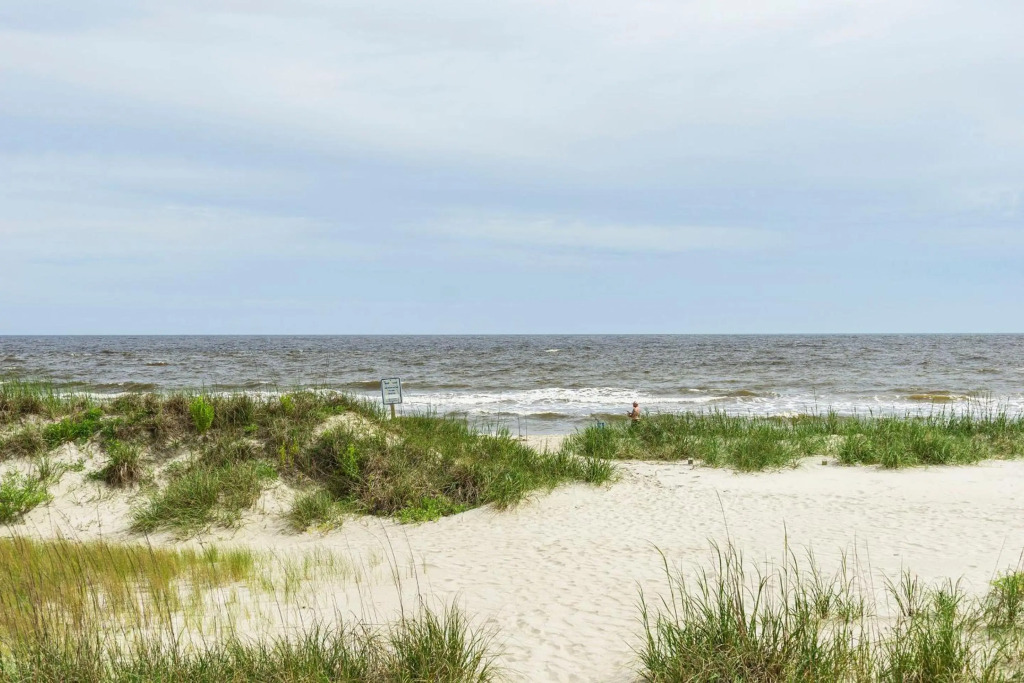 Ivy Cottage by Oak Island Accommodations