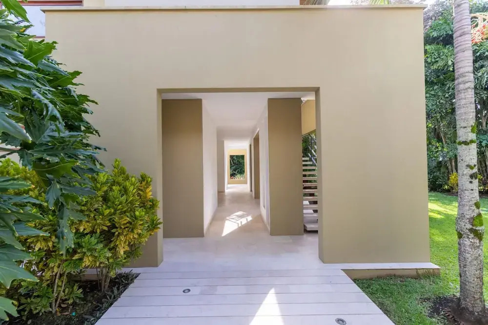 w Glowing 4BR Villa w Pool at Mesa de Yeguas