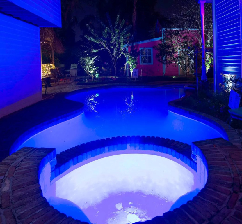 Best Location 5BR Next to French Quarter Book NOW!