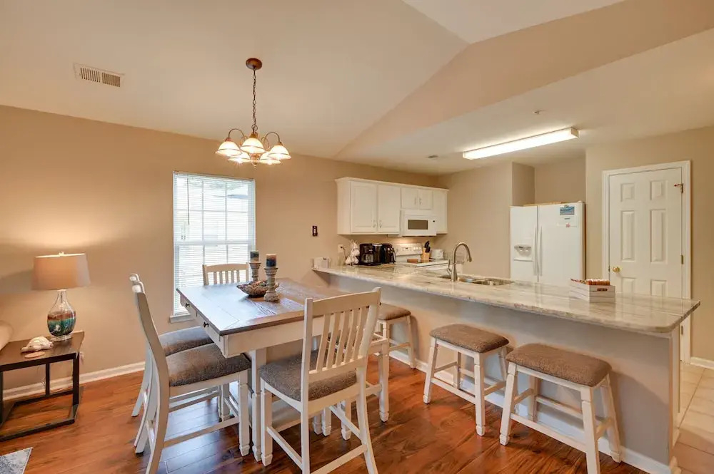 River Oaks Fairways Three-bedroom Apartment 10-B