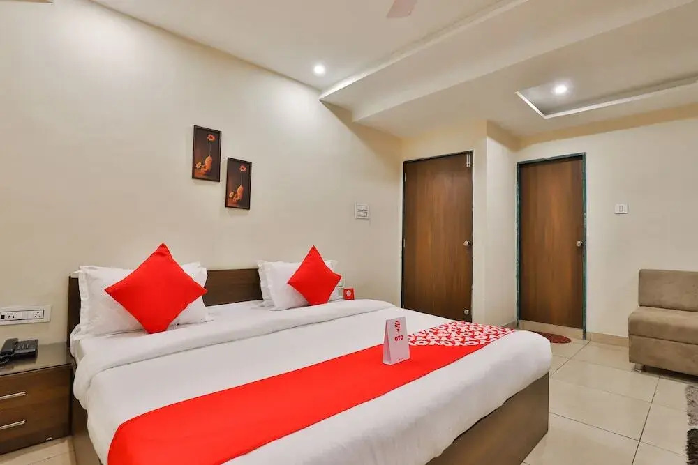 Hotel Moris Banquets by OYO Rooms