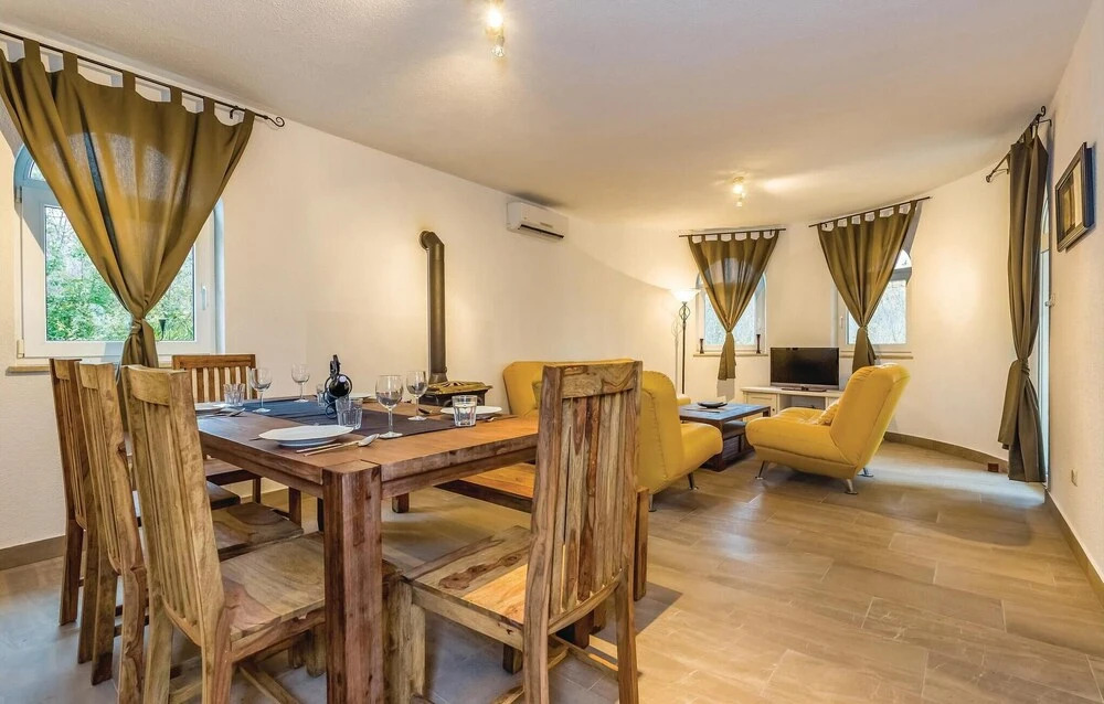 Beautiful Home in Barusici With Wifi and 3 Bedrooms