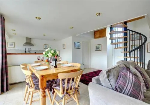 3 Tyn Llan