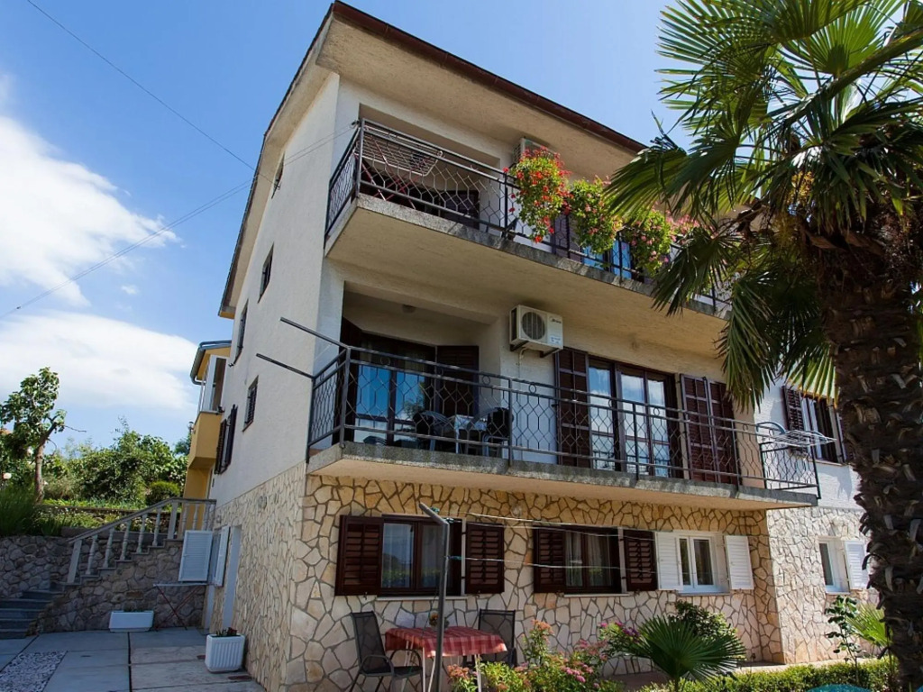 Cozy Apartment in Malinska near Sea