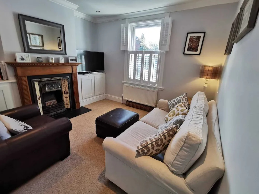 NEW Spacious 3BD House Tunbridge Wells Sleeps 7!
