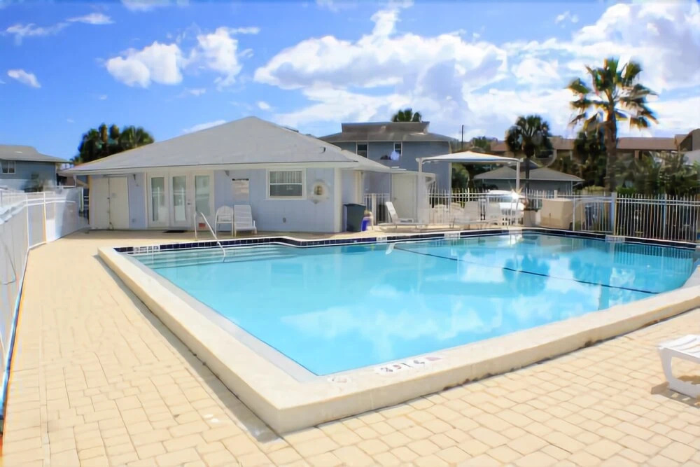 Surf Crestge 12 - 3 Br Cabin