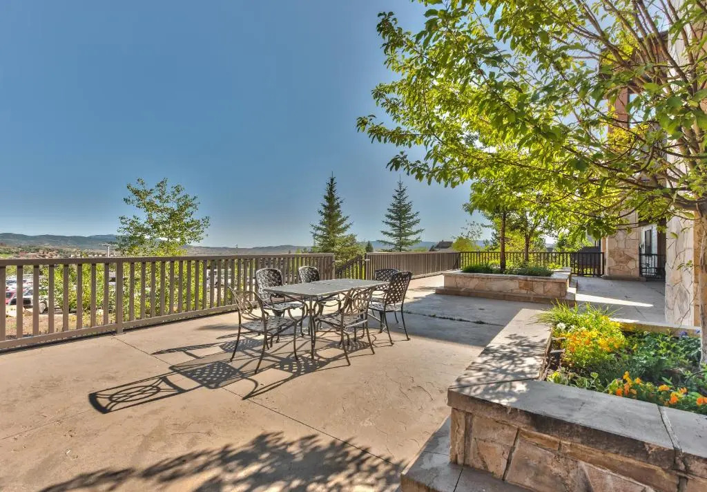 Silverado Lodge One Bedroom plus Loft by Canyons Village Rentals 223B