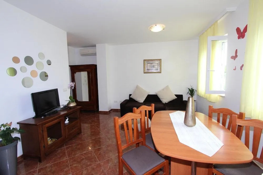 Apartments Lola