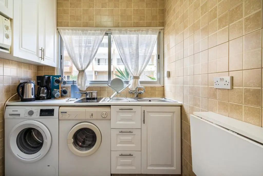 Rustic 1-BR Apt in Mackenzie-Larnaca