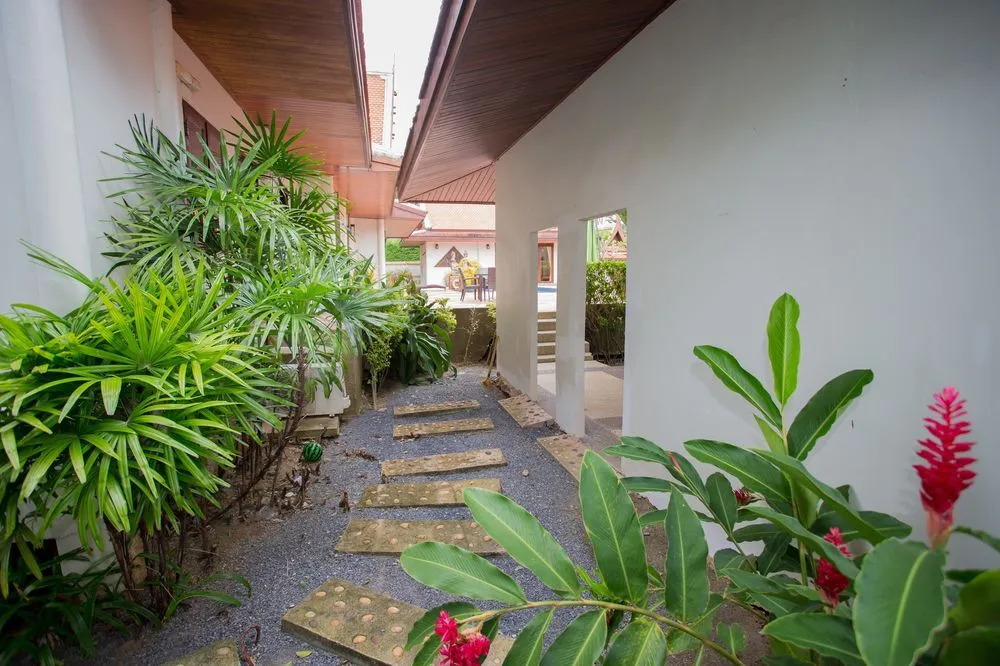 Sirinthara Villa 4 bed pool Nai Harn