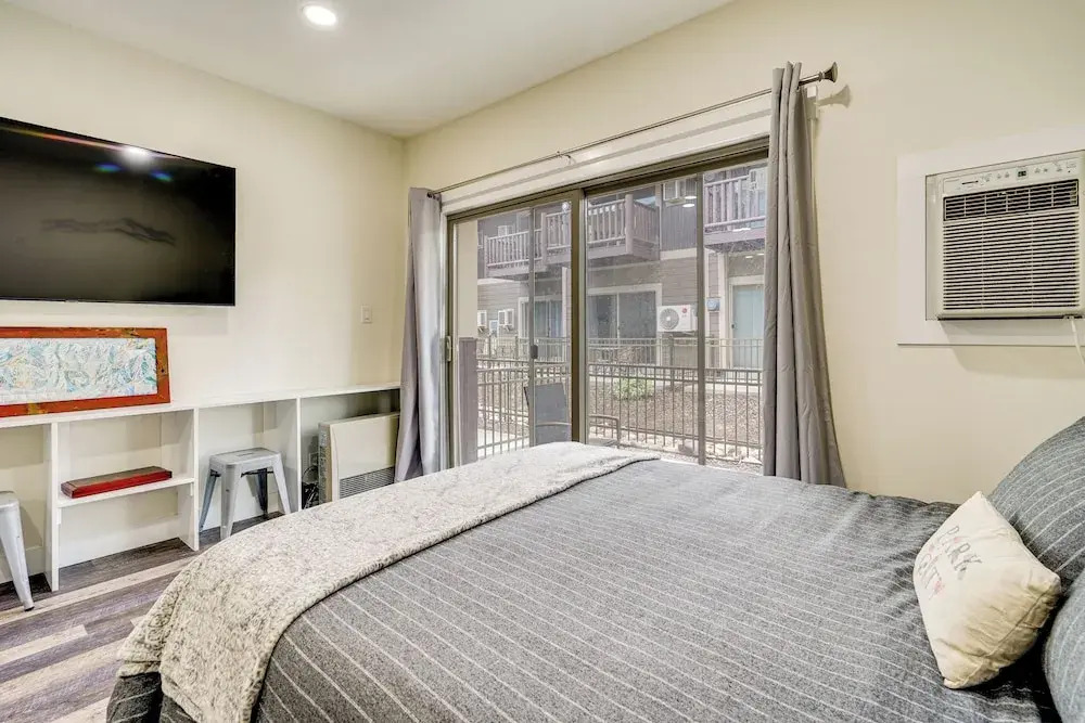2 Mi to the Slopes! Park City Condo w/ Hot Tub