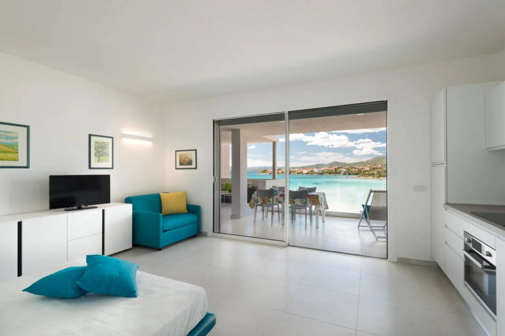 Large room of 40ms with a double bed, an armchair-bed, kitchenette, a bathroom and a private parking-AIRONI 8 MONO