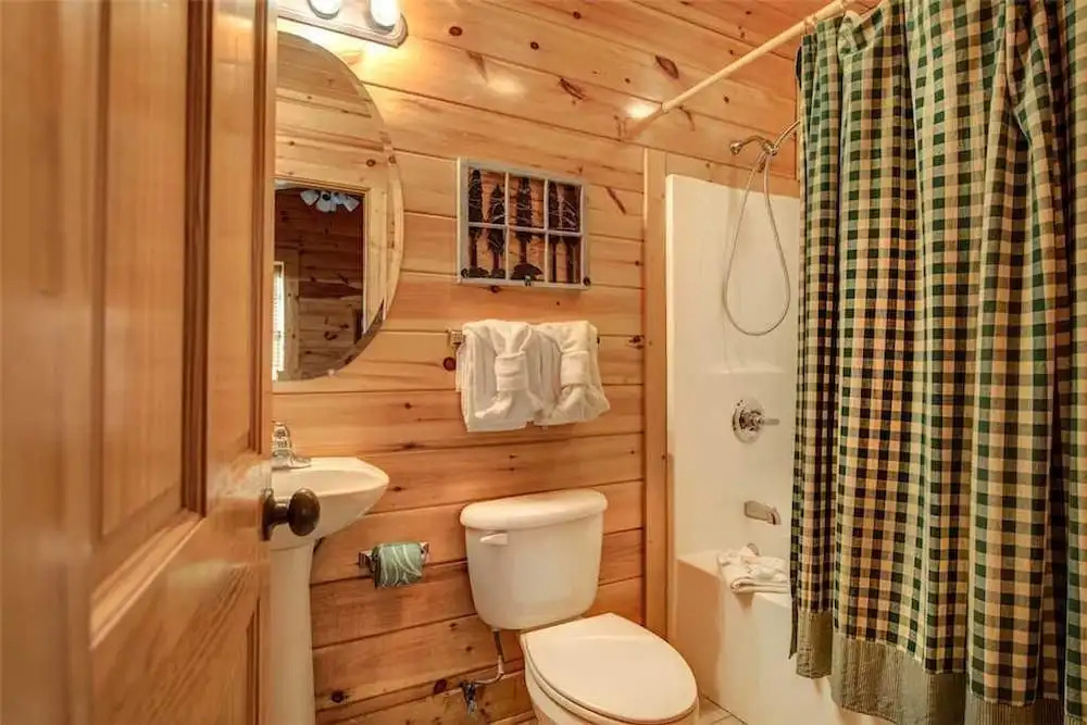Mountain Paws Retreat 5 Bedroom Home with Hot Tub