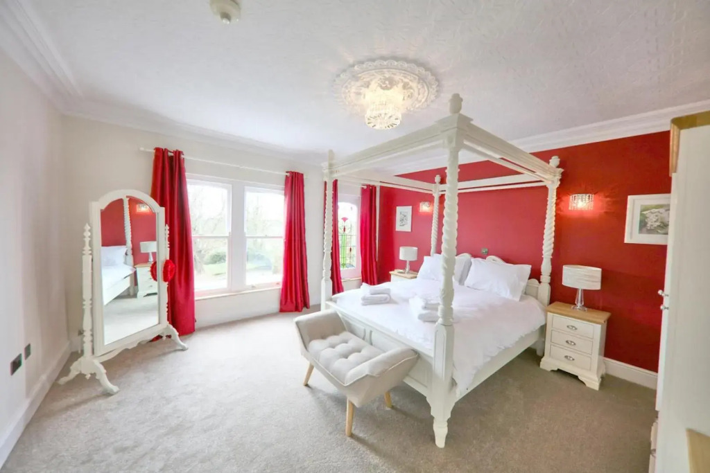 LLwyn Country House