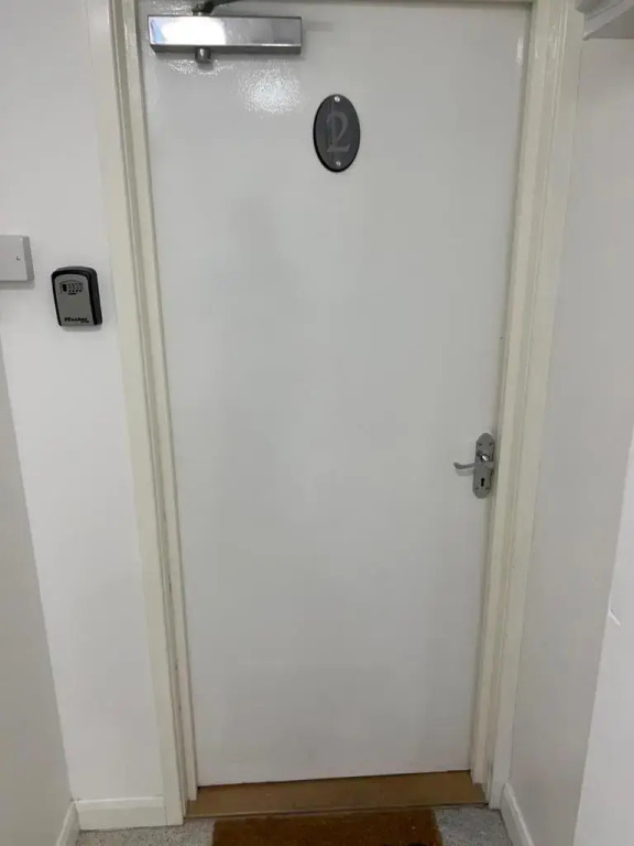 Entire Two Bedrooms Flat with Nice View H2