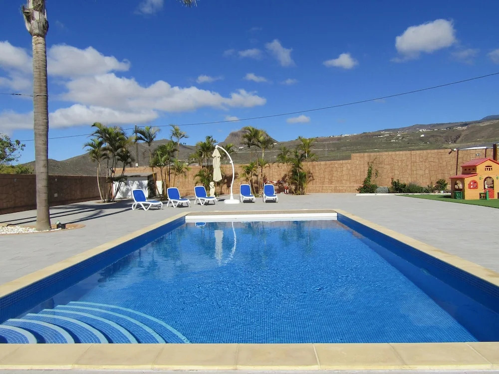 Luxury Villa with pool in a quiet area.