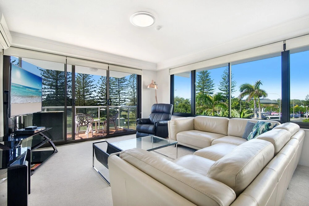 2 Bedroom Apartment located in central Broadbeach