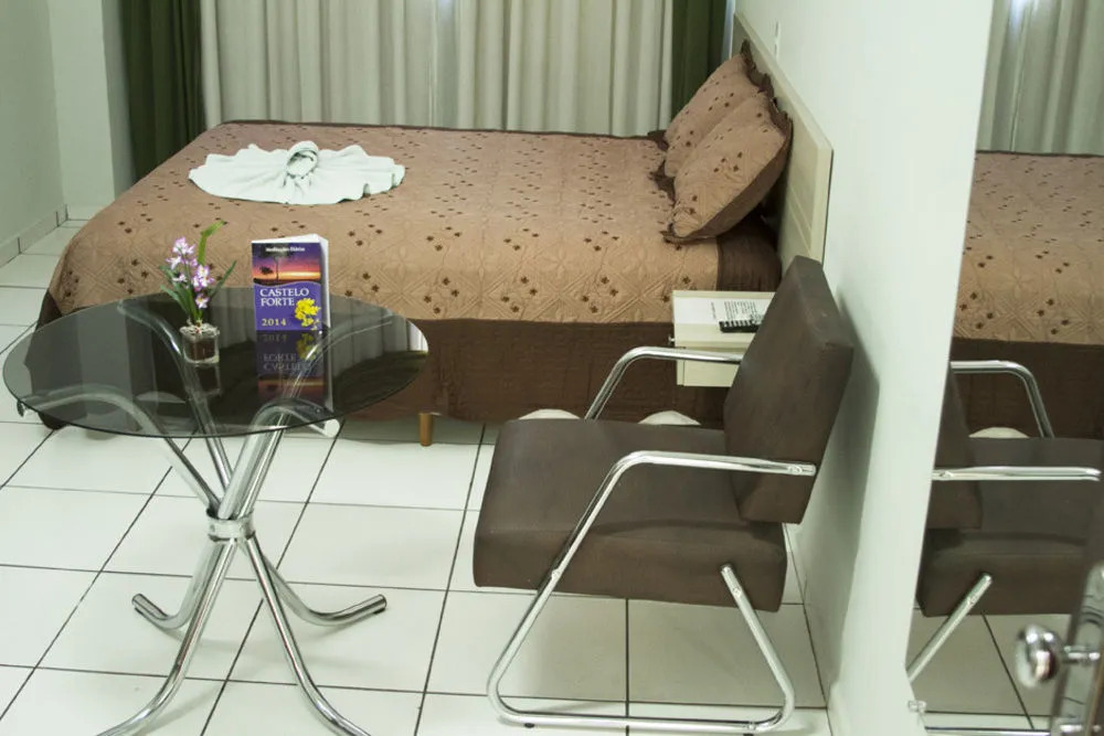 Eduardo Hotel