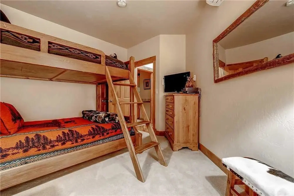 Tl2201 Great Bedding! Home Away From Home a True Mountain Feel!