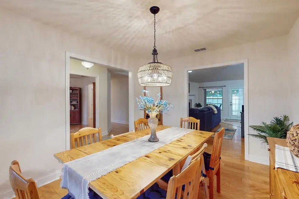 Spacious Home With Private Pool,spa, Gas Grill and Patio