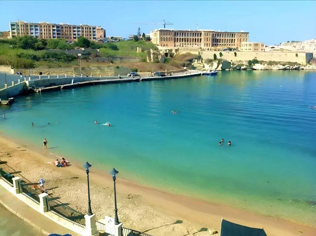 1500 Little Pink House in Kalkara Creek