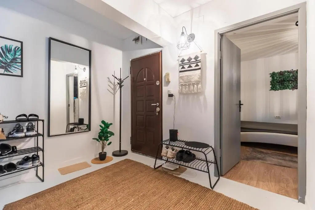Jungle Apartment 15 Min Walk to Beach & Downtown