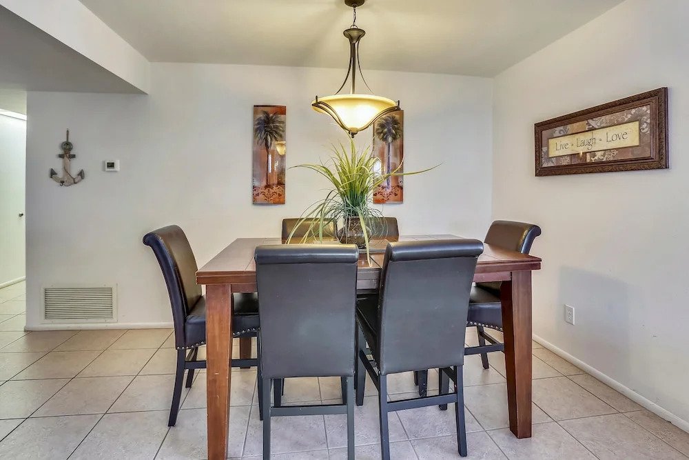 Trillium 1C Beach Front Condo With Private Balcony/updated/pool
