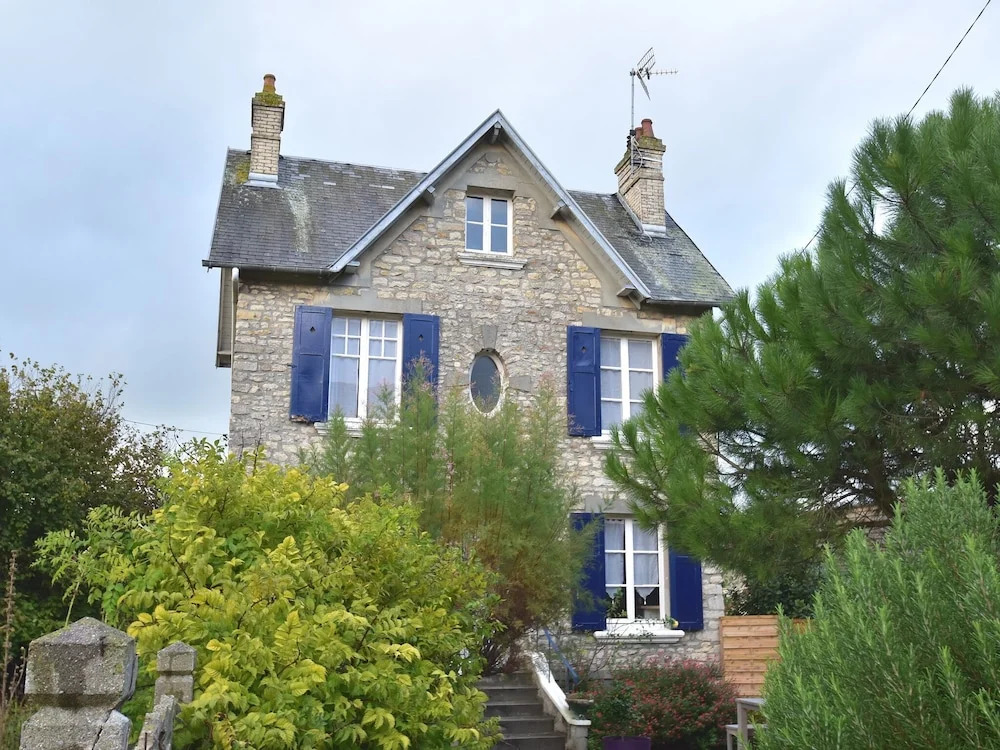 Cosy Holiday Home in Port-en-bessin-huppain With Garden