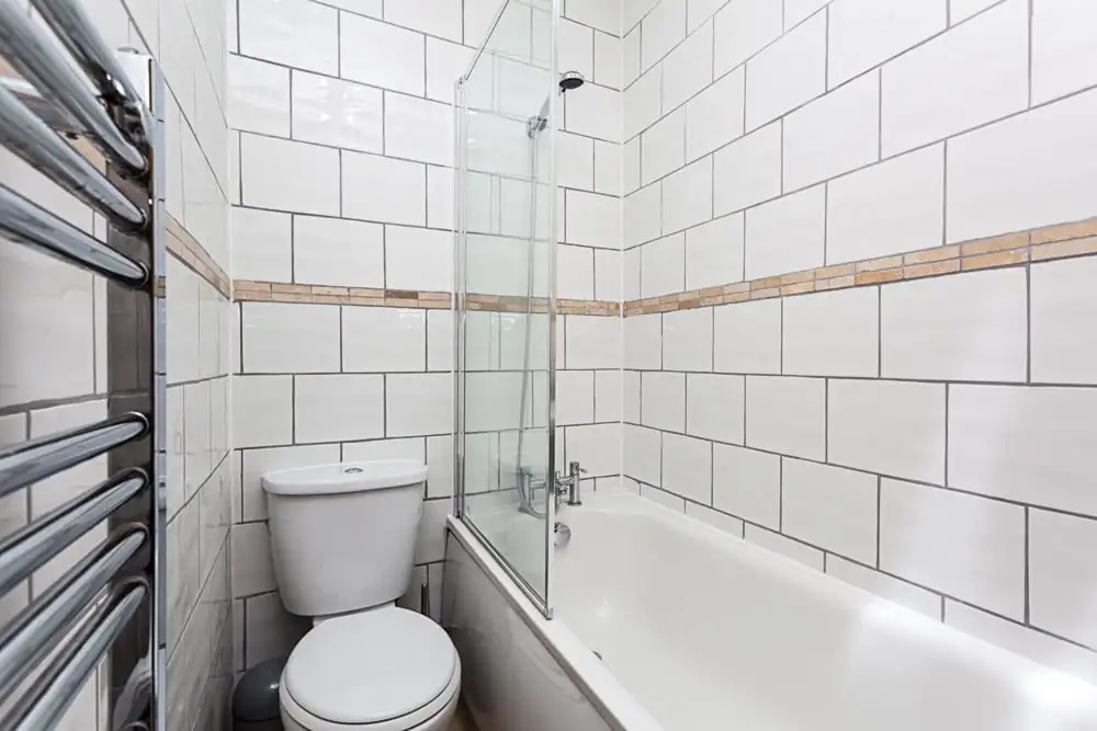 Redhill Garland- 1 bed Self Contained Apartment Close to Hospital