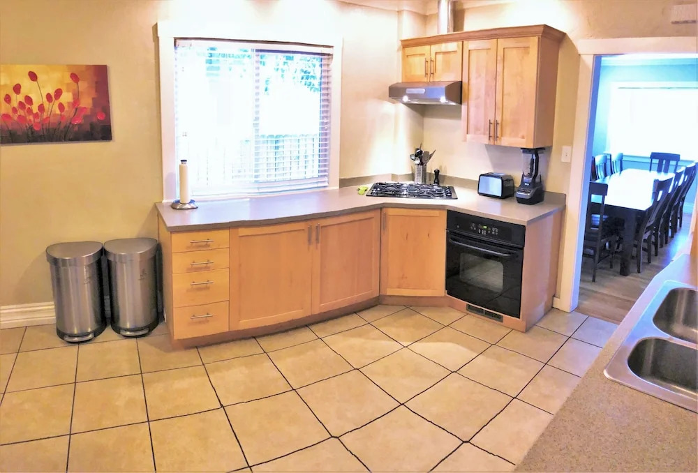 Near Downtown Salt Lake City - 6 Br Home