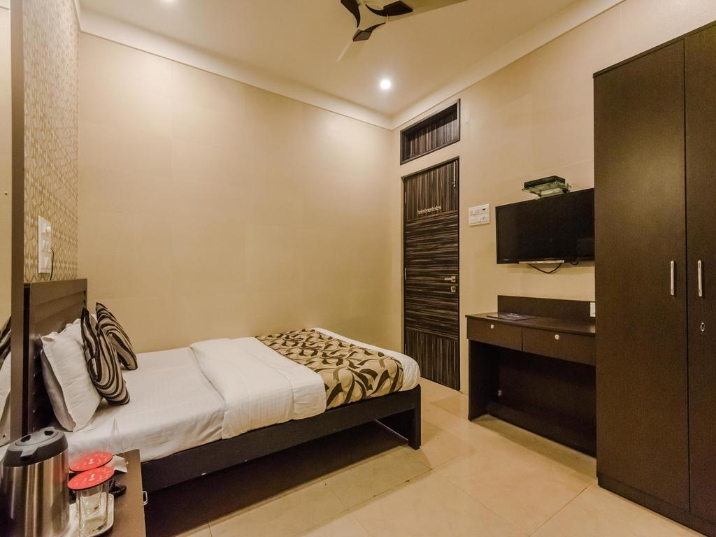 OYO 6371 Hotel Abrol