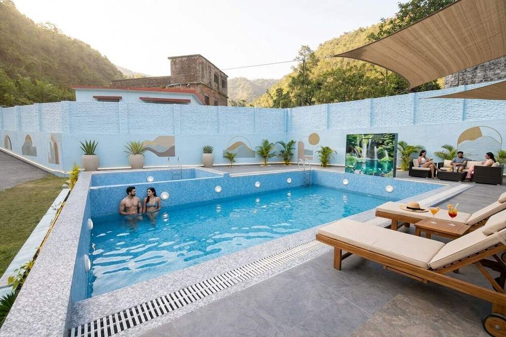 Fabhotel Royal Om River Resort