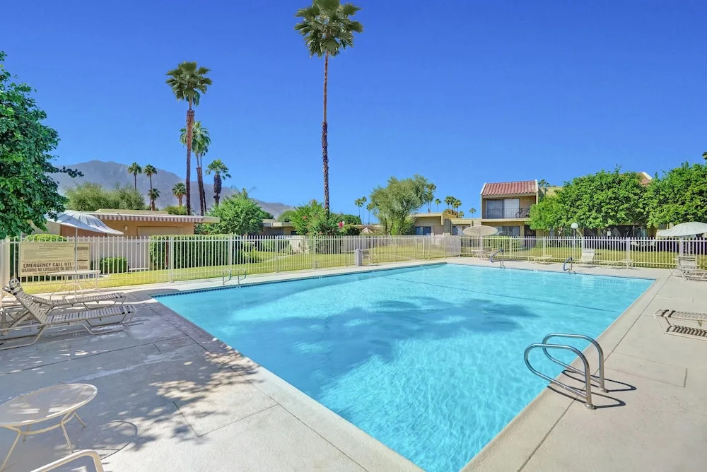 Los Coyotes - 2 Br Condo