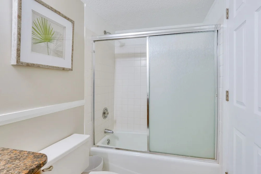 Hilton Head Island Condo w/ Pool - Walk to Beach!, Hilton Head Island