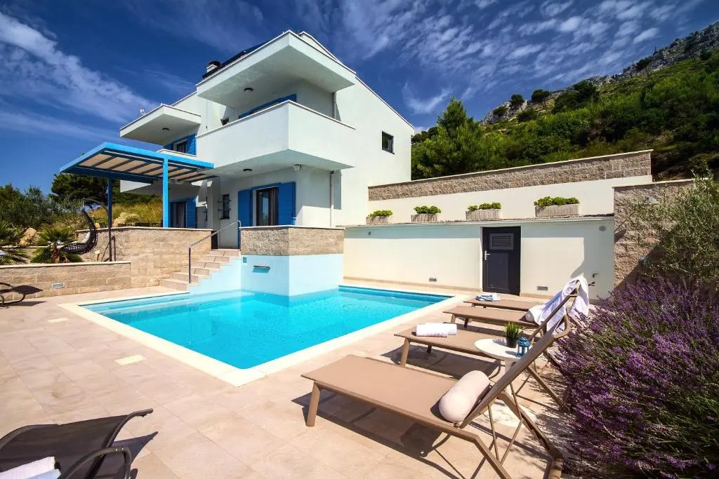 Villa Allegra with 32msq heated pool, 300m far from sandy beaches, open sea view