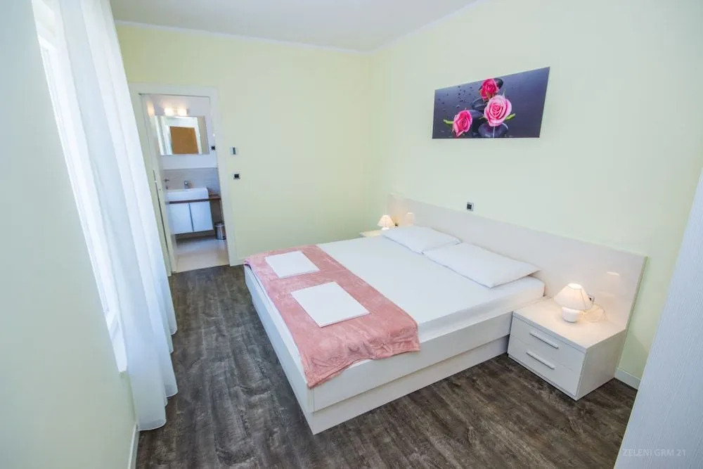 Villa Melograno by Domus Mirus - Rooftop Cinema, Pool, 6-Minute Walk to Beach