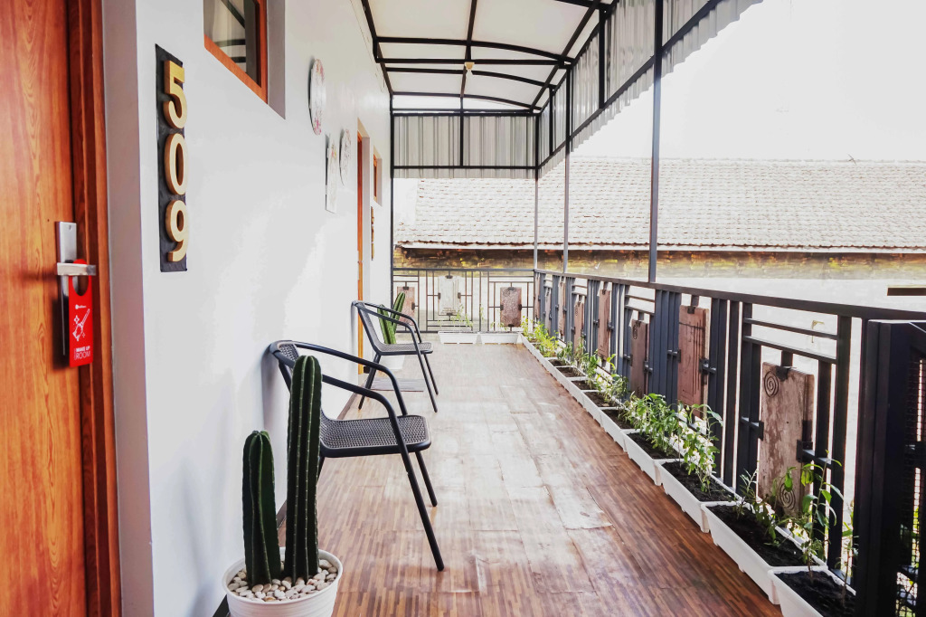 RedDoorz near Velodrome Malang 2