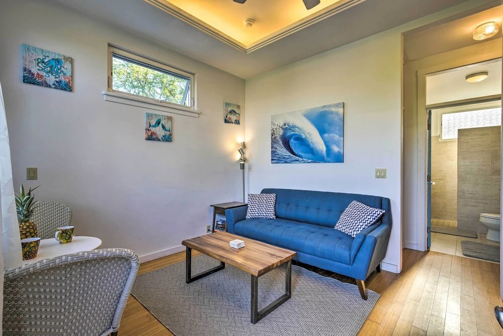 1 Mile to Magic Sands Beach: Kailua-kona Cottage