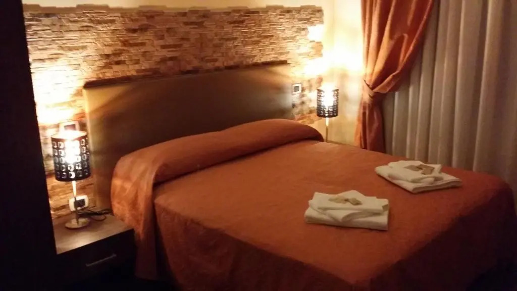 Alis Laura Guest House - 10 mins to Colosseum, Modern & Near Metro
